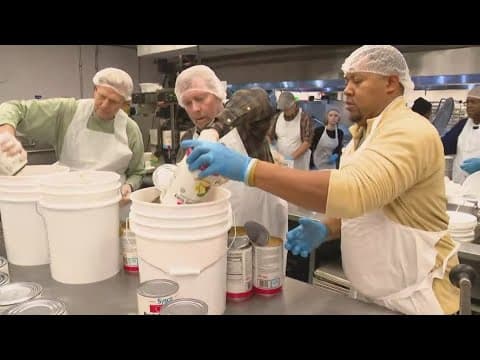 Mozel Sanders Foundation preparing Thanksgiving meals