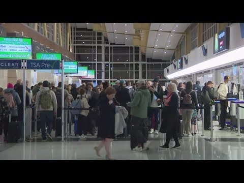 Busy airports as travelers return from long Thanksgiving weekend
