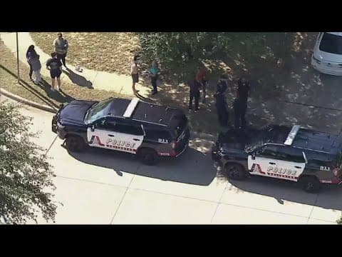 Arlington police searching for suspect in fatal stabbing of woman