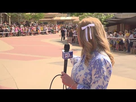 Dolly Parton celebrating 40 seasons of Dollywood