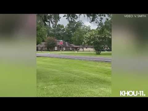Video shows law enforcement running after escapee in Brazoria County before shooting and arrest