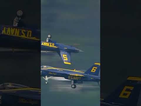 Blue Angels fly upside down at airshow in Seattle