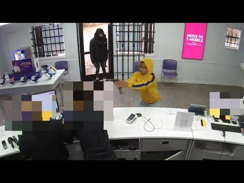 Employee shot during cell phone store robbery in southeast Houston