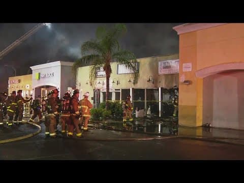 San Diego Fire Department extinguishes blaze in strip mall