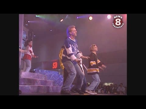 Men's fashion in 1995 -- casual clothing is in!