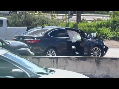 Man hit and killed in Vista while changing tire on freeway center divide