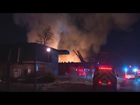 Firefighters battle large fire at northeast Columbus apartment building