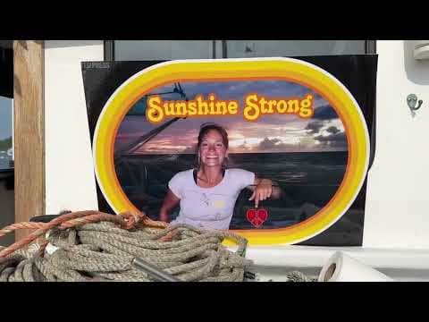 Boats ride in "captain’s salute" for paddleboarder killed in Maine