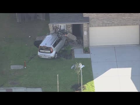 3 suspects on the run after crashing into Spring-area house at end of chase, Pct. 4 says