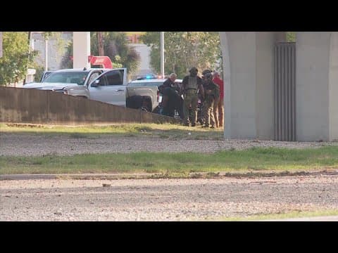 Police appear to pull someone out of truck on Westbank Expressway after incident stalls traffic