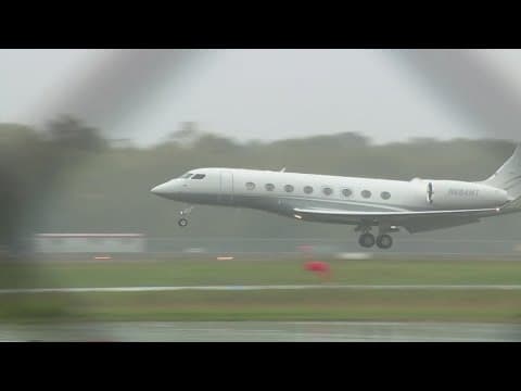 Manassas airport commercial flights delayed