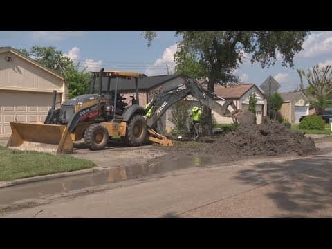 Houston Public Works repairs water leak in Alief area