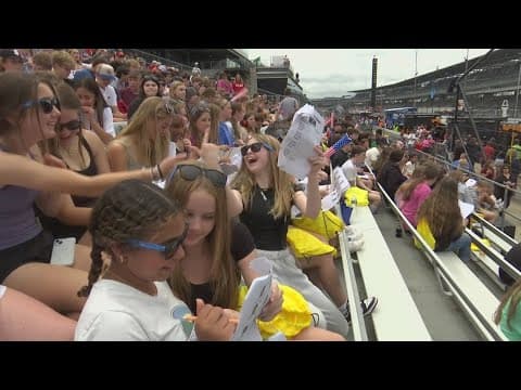 Fans flock to IMS for Fast Friday practice