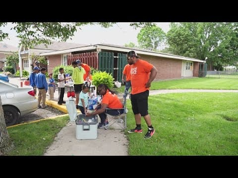 Indy Peacemakers visit east side apartments