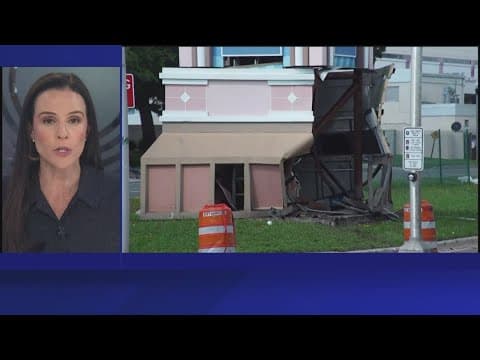 Man arrested on DUI charge after crashing into sign in St. Pete, police say