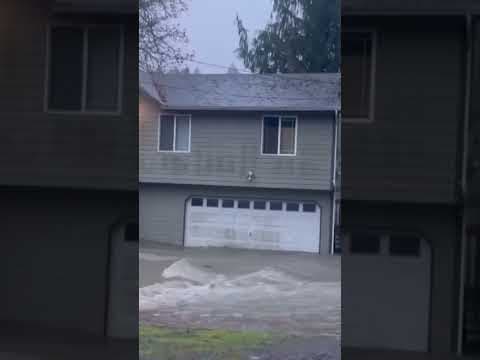 Homes flooded near Granite Falls amid heavy rain #shorts