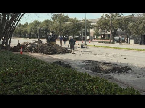 Officials close roads while Atmos Energy repairs gas leak in North Dallas
