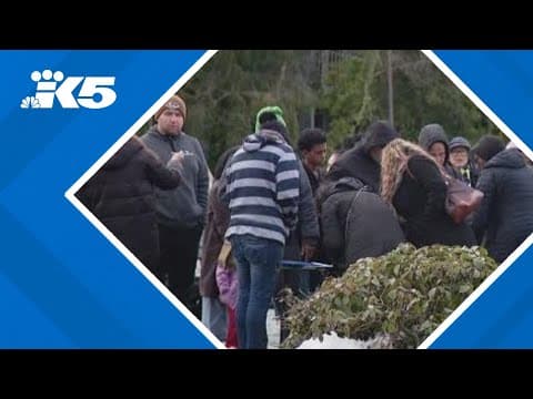 Federal judge blocks Trump order on refugees