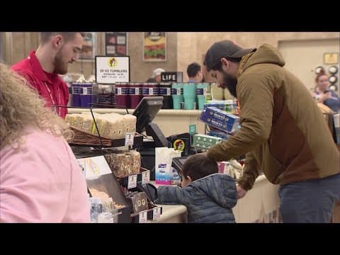 Want to be paid $1,000 to review Buc-ee's snacks? Here's how to apply to be a Bud-ee.