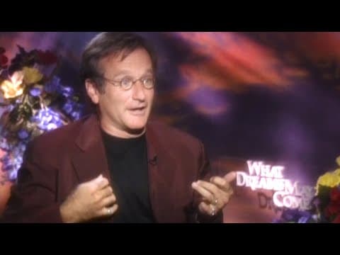 Robin Williams breaks out into song before 1998 interview