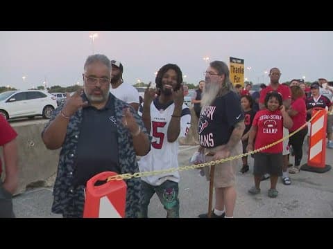 Fans line up for Texans training camp