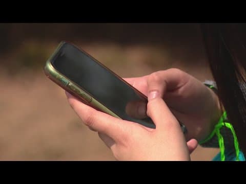 DC looks to ban cellphones from public schools