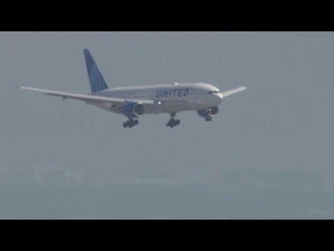 United jet loses tire shortly after takoff in San Francisco, makes emergency landing in LA
