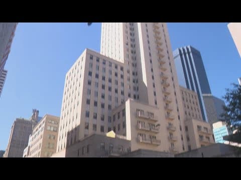 Dallas high-rise terminates all of its leases, saying the building is not habitable