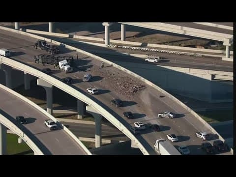 Overturned truck spills gravel on part of NB I-35 in Dallas