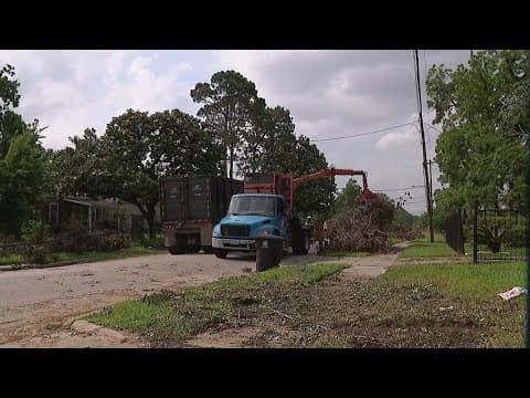 Residents in Kashmere Gardens face long cleanup process as debris piles up, power still out for some