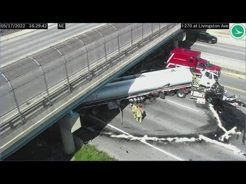 2 injured in semi crash on I-270