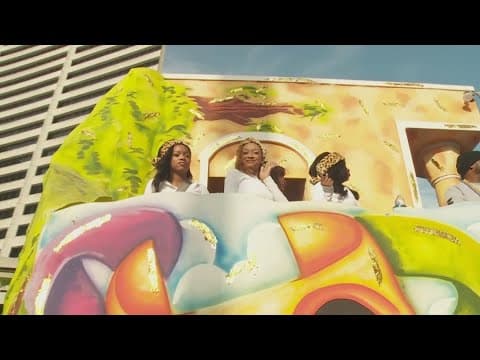 Bayou Classic Parade rolls through New Orleans on Thanksgiving Day