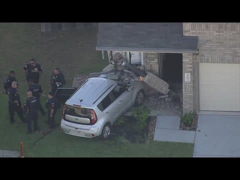 Suspects in custody after crashing into Spring-area house at end of chase, Pct. 4 says