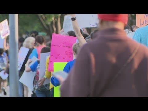 More Houston ISD parents protest over principals reportedly being forced out