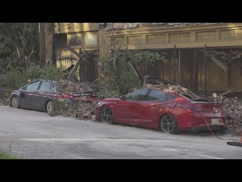 Intersection closed after building collapse in New Orleans