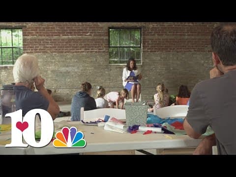 Mayor Kincannon leads story time at Knoxville Botanical Garden