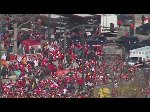 1 killed, at least 10-15 others hurt in Kansas City Super Bowl parade