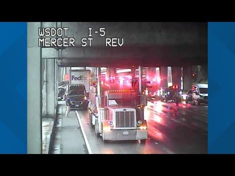 BREAKING: All SB I-5 express lanes blocked in Seattle after fatal crash