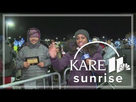 Black Friday shoppers wait for hours at Mall of America