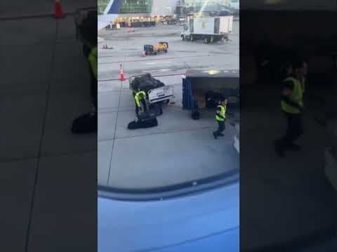 Delta asks for ‘mulligan’ after college team catches workers throw golf clubs in San Diego