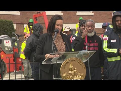 DC mayor warns of layoffs after Congress goes on recess without resolving budget crisis