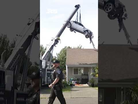 Car crashes through 2 homes in Burien