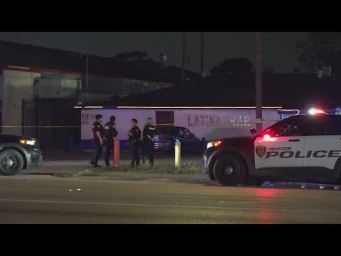 Doorman shot to death, bystander hurt outside southeast Houston bar, police say