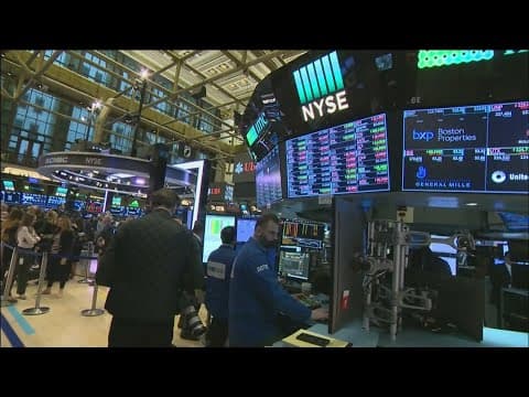 Financial expert explains how shaky stock market affects your money