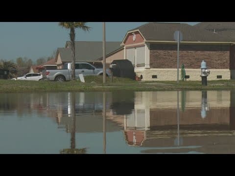 New Orleans residents surrounded by water for weeks