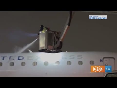 Rare winter weather moves into the Houston area, closing airports