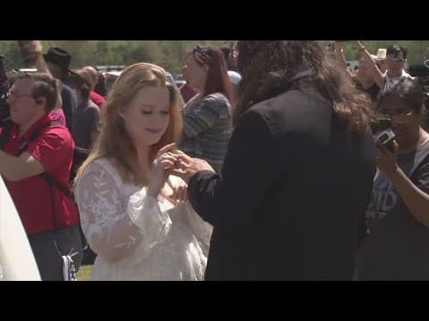 More than 350 couples get married during solar eclipse in Arkansas