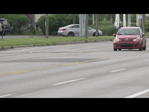 Witness recounts finding body on Indianapolis road