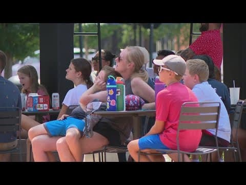 Carmel hosts watch party as Aaron Shackell competes in 400-meter freestyle final