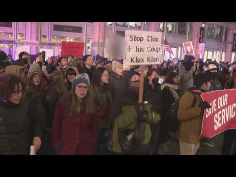 Federal workers protest mass layoffs